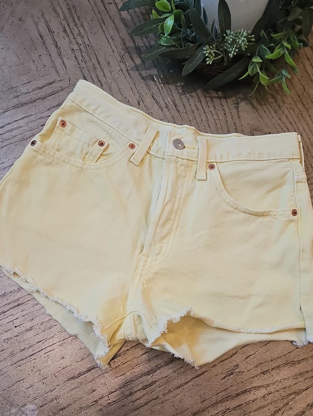 Yellow Denim Shorts Size 26 Levi 501